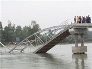 Bóng đá anh, ngoại hạng anh, lịch thi đấu euro 2012, Sập cầu Bà Dầu ở Quảng Ngãi, 2 người mất tích
