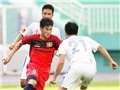 Pha bóng khiến Công Vinh suýt gãy chân