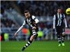 Mua cầu thủ gốc Việt của Newcastle đi, M.U!