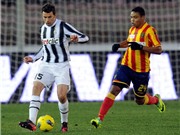 Bóng đá anh, ngoại hạng anh, lịch thi đấu euro 2012, Juventus bám sát Milan: Chậm chắc hay “sống mòn”?