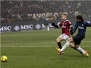 Bóng đá anh, ngoại hạng anh, lịch thi đấu euro 2012, "Hoàng tử" Milito khiến Milan trở lại mặt đất