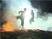 Bóng đá anh, ngoại hạng anh, lịch thi đấu euro 2012, Độc đáo lễ hội nhảy lửa Pà Thẻn