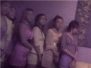 Bóng đá anh, ngoại hạng anh, lịch thi đấu euro 2012, Kỳ 1: Nhậu cùng... “lady”