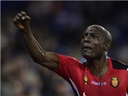 Bóng đá anh, ngoại hạng anh, lịch thi đấu euro 2012, Pha hỏng ăn khó tin của đồng đội Eto'o