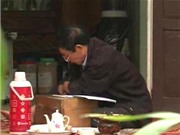 Bóng đá anh, ngoại hạng anh, lịch thi đấu euro 2012, Gặp nhà văn, thầy thuốc không tay làng Vũ Đại