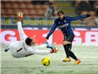 Palermo rượt đuổi tỷ số cùng Inter trên sân băng
