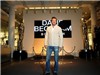 Beckham được dựng tượng đồng với... đồ lót