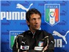 "Người nhện" Buffon tạm thời "lắc đầu" với Juve