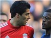 Hậu vệ Evra "phải" bắt tay với Suarez 