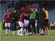 Bóng đá anh, ngoại hạng anh, lịch thi đấu euro 2012, Milan vượt qua gian khó: Trông chết cười ngạo nghễ