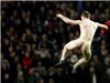 CĐV khỏa thân "mua vui" cho trận đấu của Man City