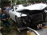 Bóng đá anh, ngoại hạng anh, lịch thi đấu euro 2012, Xe BMW nát đầu vì đâm vào nhà dân