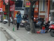 Bóng đá anh, ngoại hạng anh, lịch thi đấu euro 2012, Xăng vỉa hè bày bán công khai bất chấp lệnh cấm