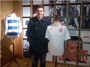 Bóng đá anh, ngoại hạng anh, lịch thi đấu euro 2012, Tuyển Anh công bố áo mới trên... Twitter của Bad Boy