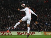 Bóng đá anh, ngoại hạng anh, lịch thi đấu euro 2012, Cận cảnh pha va chạm trên không kinh hoàng của Smalling và Huntelaar