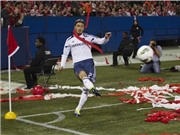 Bóng đá anh, ngoại hạng anh, lịch thi đấu euro 2012, Cận cảnh Beckham bị CĐV tấn công, ném giấy