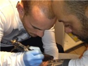 Bóng đá anh, ngoại hạng anh, lịch thi đấu euro 2012, Vợ chồng Sneijder tự xăm hình làm quà tặng bạn