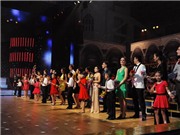 Bóng đá anh, ngoại hạng anh, lịch thi đấu euro 2012, Bước nhảy Hoàn vũ chào sân: Cực sôi động và sexy