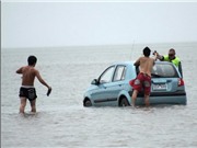 Bóng đá anh, ngoại hạng anh, lịch thi đấu euro 2012, Ô tô lao xuống biển vì tin tưởng hệ thống chỉ đường