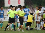 Bóng đá anh, ngoại hạng anh, lịch thi đấu euro 2012, Trọng tài liên tiếp mắc sai lầm: Vì đâu nên nỗi?