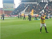Bóng đá anh, ngoại hạng anh, lịch thi đấu euro 2012, Wayne Rooney xin lỗi vì vô tình sút bóng gẫy tay CĐV nhí