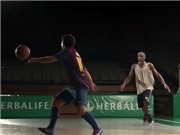 Bóng đá anh, ngoại hạng anh, lịch thi đấu euro 2012, Hết đá bóng, Messi trổ tài chơi bóng rổ