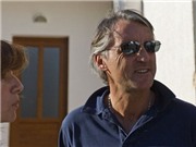 Bóng đá anh, ngoại hạng anh, lịch thi đấu euro 2012, Bị M.U chiếm ngôi đầu, Mancini sang Bosnia đi lễ cầu may