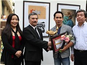 Bóng đá anh, ngoại hạng anh, lịch thi đấu euro 2012, Giải Biếm họa báo chí lần thứ III: "Miếng ghép ngược" giành giải Nhất
