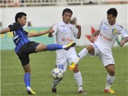 Bóng đá anh, ngoại hạng anh, lịch thi đấu euro 2012, Quốc Long không vái lạy trọng tài, nhưng phản ứng thì có
