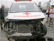Bóng đá anh, ngoại hạng anh, lịch thi đấu euro 2012, Hà Nội: Xe cứu thương nổ lốp, cả gia đình gặp nạn