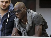Bóng đá anh, ngoại hạng anh, lịch thi đấu euro 2012, Balotelli "chết hụt" sau vụ tông xe tại Manchester