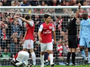 Bóng đá anh, ngoại hạng anh, lịch thi đấu euro 2012, Thắng trận, HLV Wenger vẫn chỉ trích trọng tài