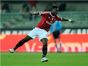 Bóng đá anh, ngoại hạng anh, lịch thi đấu euro 2012, Pha nã đại bác của Muntari giúp Milan vượt khó trước Chievo