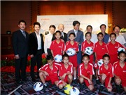Bóng đá anh, ngoại hạng anh, lịch thi đấu euro 2012, Ca sĩ Tuấn Hưng và danh thủ Hồng Sơn cùng chung tay “Vì bóng đá Việt Nam”
