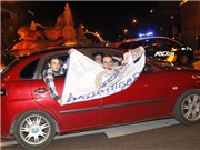 Bóng đá anh, ngoại hạng anh, lịch thi đấu euro 2012, Hàng trăm CĐV Real diễu hành mừng chiến thắng