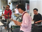 Bóng đá anh, ngoại hạng anh, lịch thi đấu euro 2012, Từ một buổi diễn âm nhạc đường phố: Khán giả Việt trầm lặng!