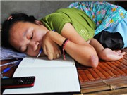 Bóng đá anh, ngoại hạng anh, lịch thi đấu euro 2012, Cô gái liệt toàn thân viết thơ bằng miệng