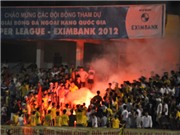 Bóng đá anh, ngoại hạng anh, lịch thi đấu euro 2012, Nhìn từ SLNA và V.HP: Pháo sáng, đô-la âm phủ, và những giấc mộng tan vỡ