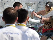 Bóng đá anh, ngoại hạng anh, lịch thi đấu euro 2012, Cúp EURO bị Anti-fan “cuồng” cướp