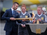 Bóng đá anh, ngoại hạng anh, lịch thi đấu euro 2012, David Beckham hộ tống ngọn lửa Olympic trở về nước Anh
