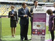 Bóng đá anh, ngoại hạng anh, lịch thi đấu euro 2012, Mẫu vé EURO 2012 được thiết kế bởi một... bé gái