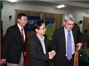 Bóng đá anh, ngoại hạng anh, lịch thi đấu euro 2012, Từ chuyện HLV của ĐTQG: “Chuyên trách ngắn hạn” hay VFF đang "chơi chữ"?