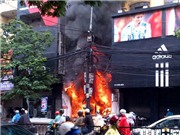 Bóng đá anh, ngoại hạng anh, lịch thi đấu euro 2012, Cháy cửa hàng bán quần áo phố Chùa Bộc, tắc đường  nghiêm trọng