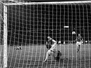 Bóng đá anh, ngoại hạng anh, lịch thi đấu euro 2012, Antonin Panenka: Trở thành huyền thoại nhờ…thua cá cược