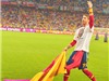 Pique cắt lưới làm kỷ niệm, Ramos khiêu khích CĐV Italia