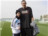 Ronaldo nhỏ bé bên cạnh “Người khổng lồ” Trung Quốc