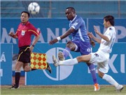 Về Nigeria ăn Tết, tiền đạo của Ninh Bình bị cướp sạch